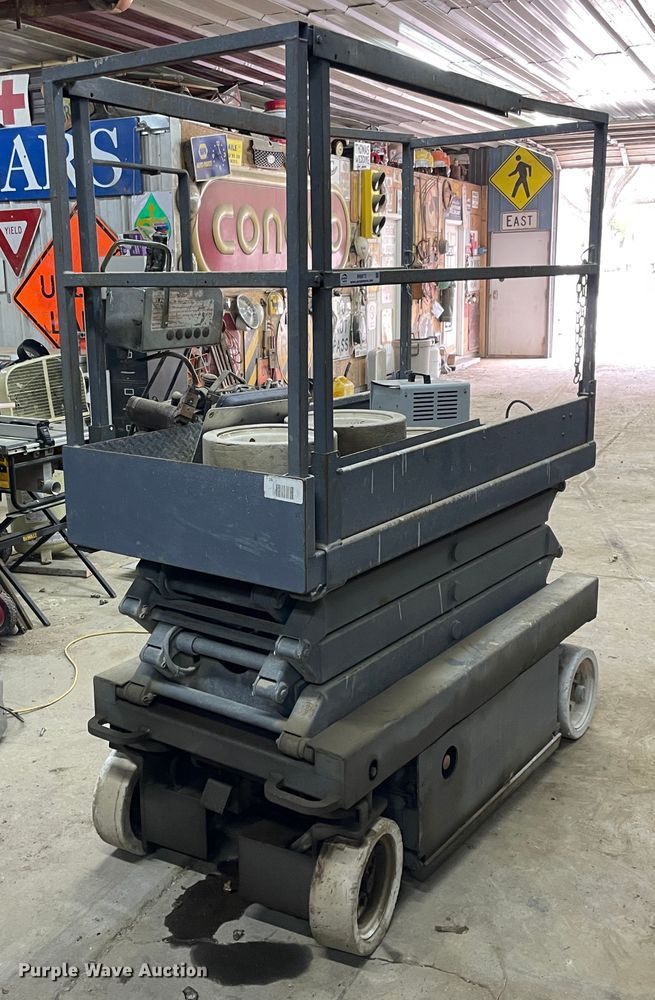 image for item IR9873 1999 Skyjack III3219  scissor lift