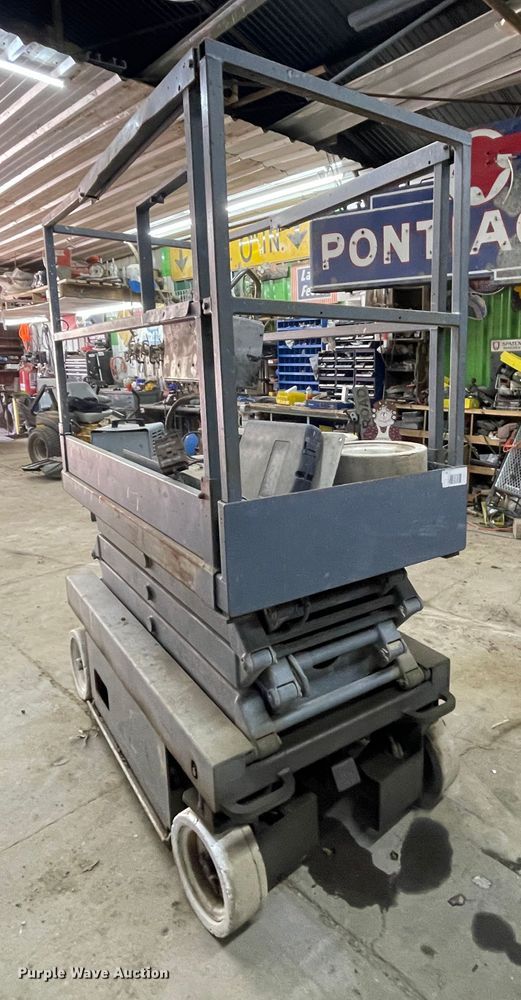 image for item IR9873 1999 Skyjack III3219  scissor lift