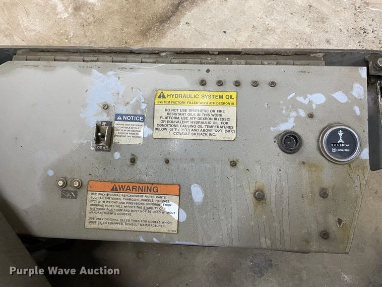 image for item IR9873 1999 Skyjack III3219  scissor lift