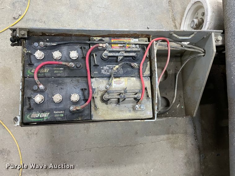 image for item IR9873 1999 Skyjack III3219  scissor lift