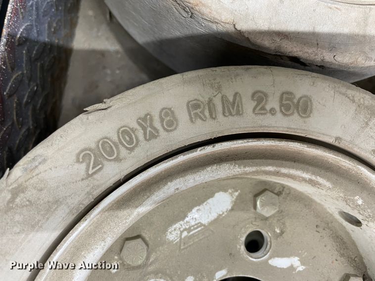 image for item IR9873 1999 Skyjack III3219  scissor lift