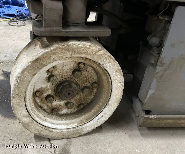 image for item IR9873 1999 Skyjack III3219  scissor lift