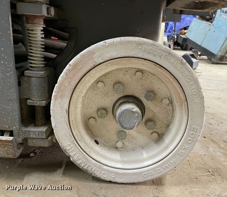 image for item IR9873 1999 Skyjack III3219  scissor lift