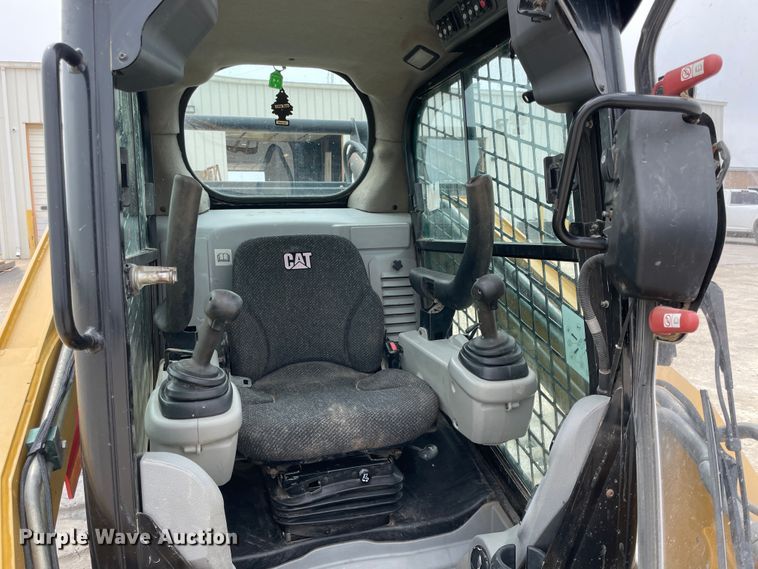 image for item IR9901 2012 Caterpillar 299D  skid steer loader