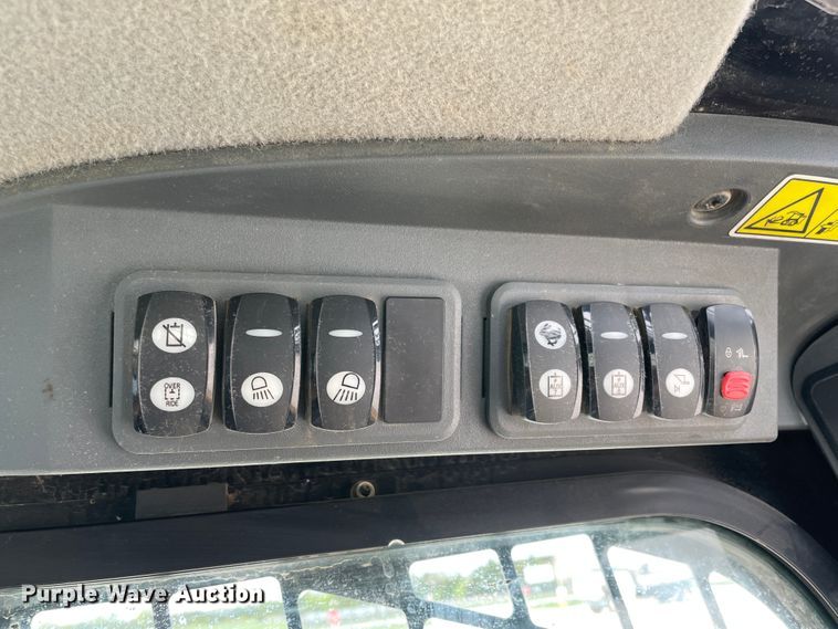 image for item IR9901 2012 Caterpillar 299D  skid steer loader