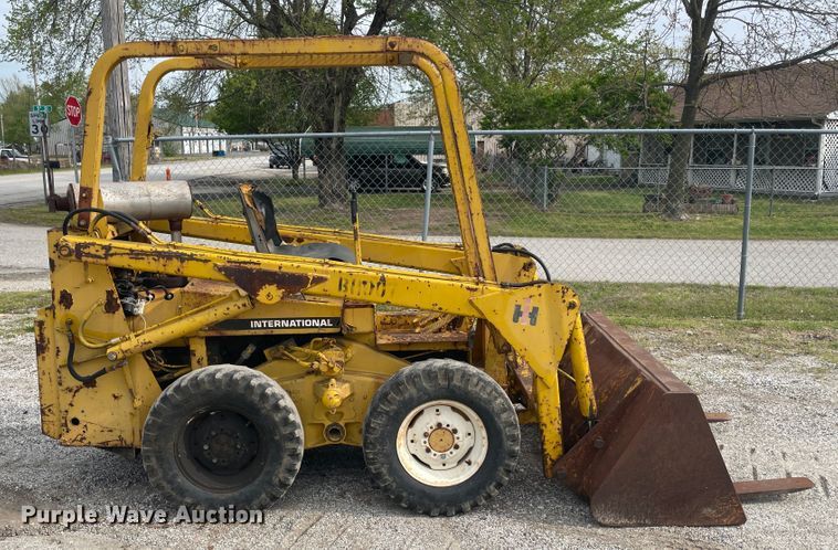 image for item IR9915 International 3300  skid steer loader
