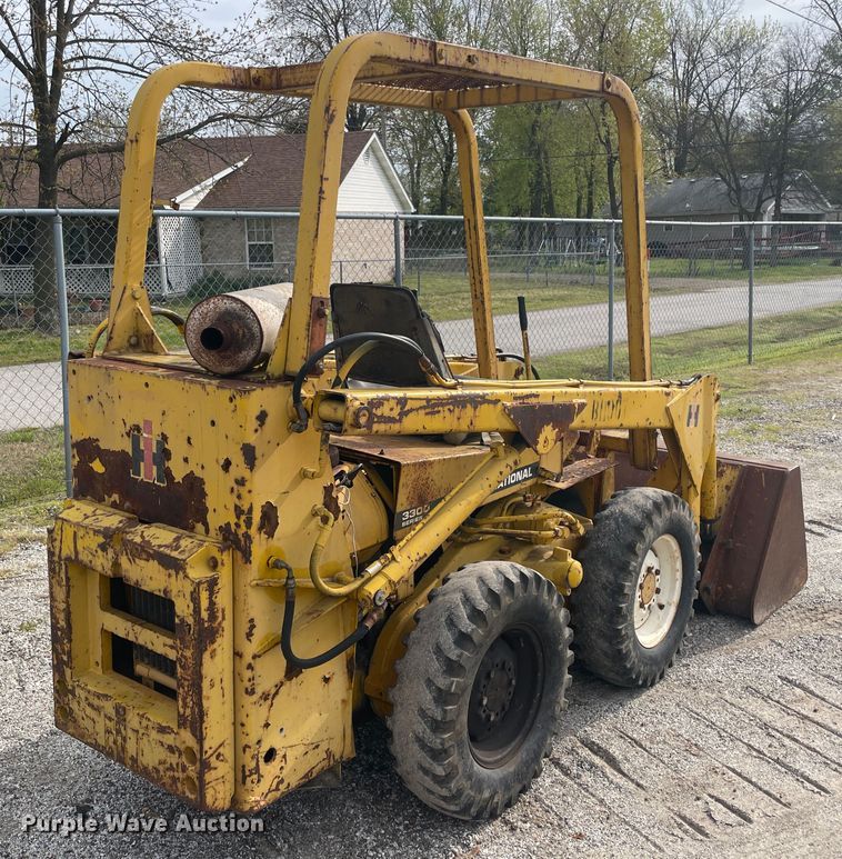 image for item IR9915 International 3300  skid steer loader