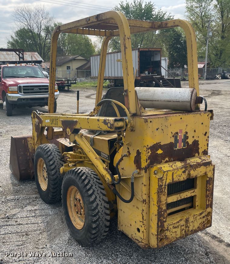 image for item IR9915 International 3300  skid steer loader