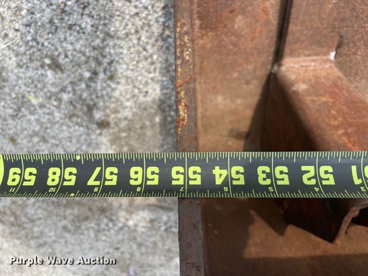 image for item IR9915 International 3300  skid steer loader