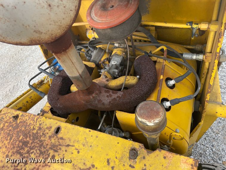 image for item IR9915 International 3300  skid steer loader