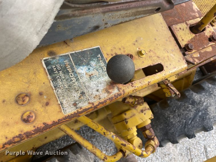 image for item IR9915 International 3300  skid steer loader