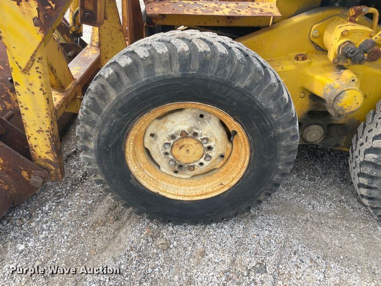 image for item IR9915 International 3300  skid steer loader