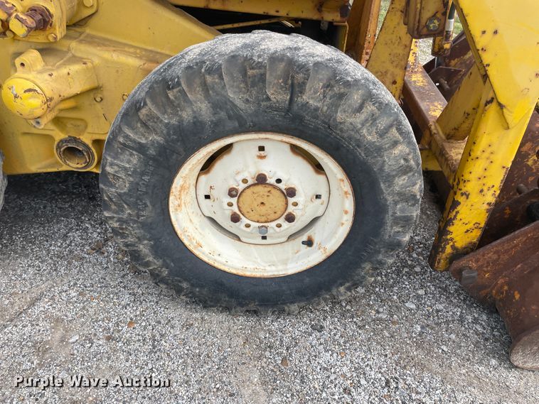 image for item IR9915 International 3300  skid steer loader