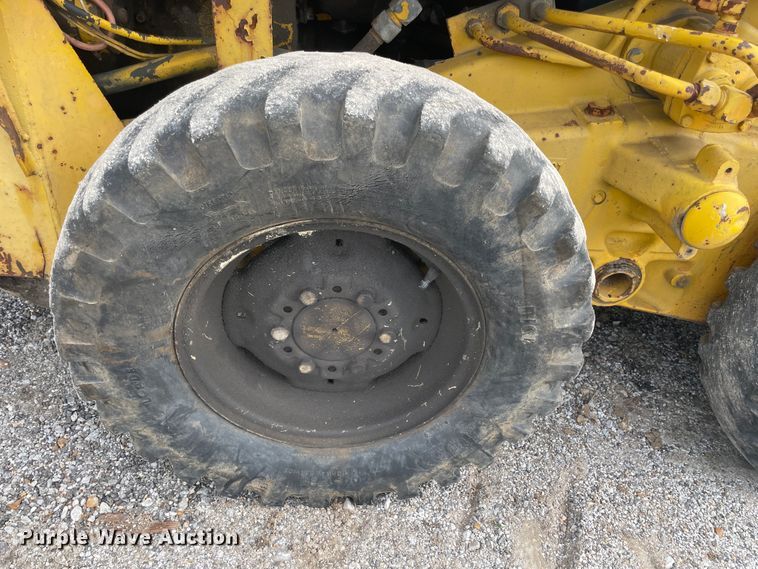 image for item IR9915 International 3300  skid steer loader