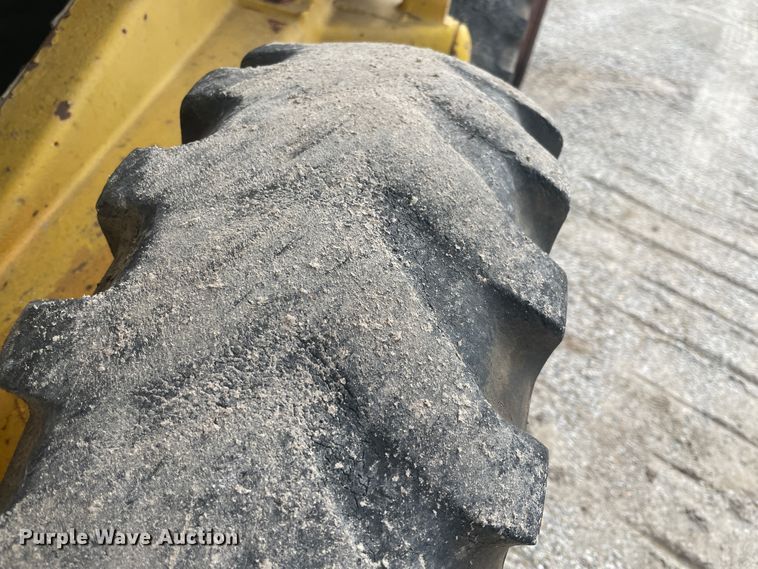 image for item IR9915 International 3300  skid steer loader