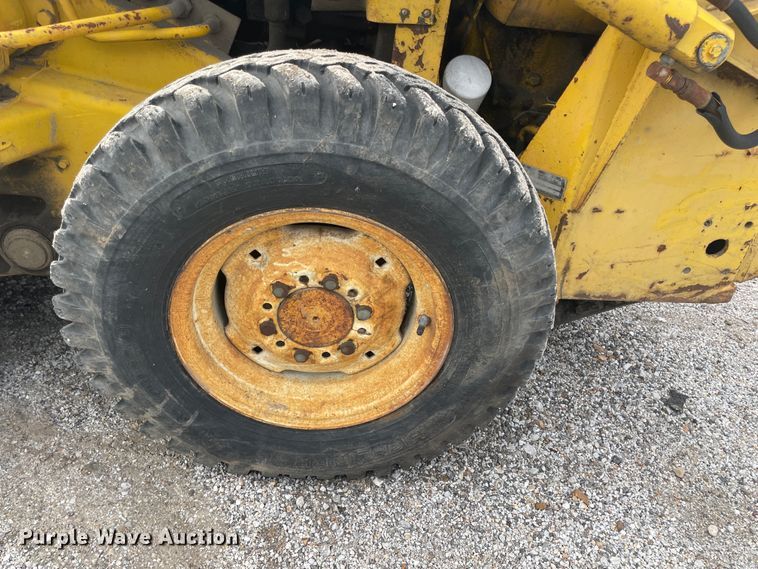 image for item IR9915 International 3300  skid steer loader