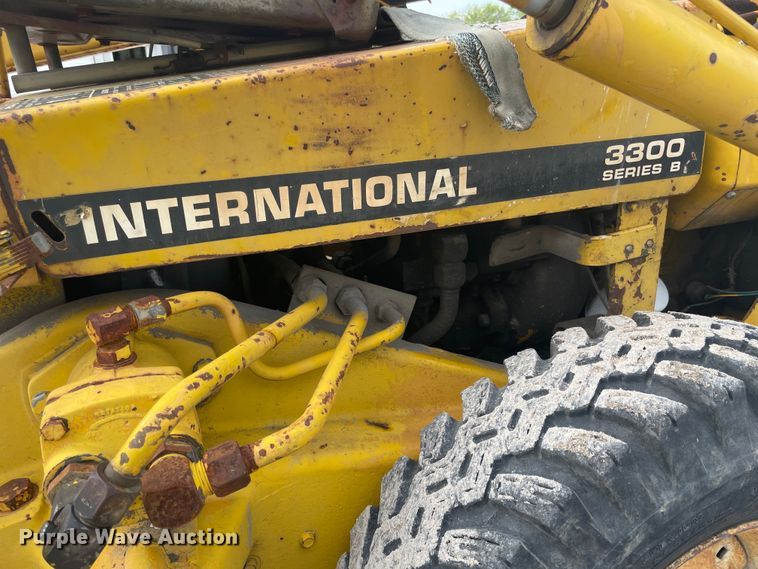 image for item IR9915 International 3300  skid steer loader