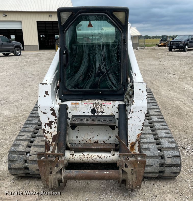 image for item IR9931 Bobcat T300  tracked skid steer loader
