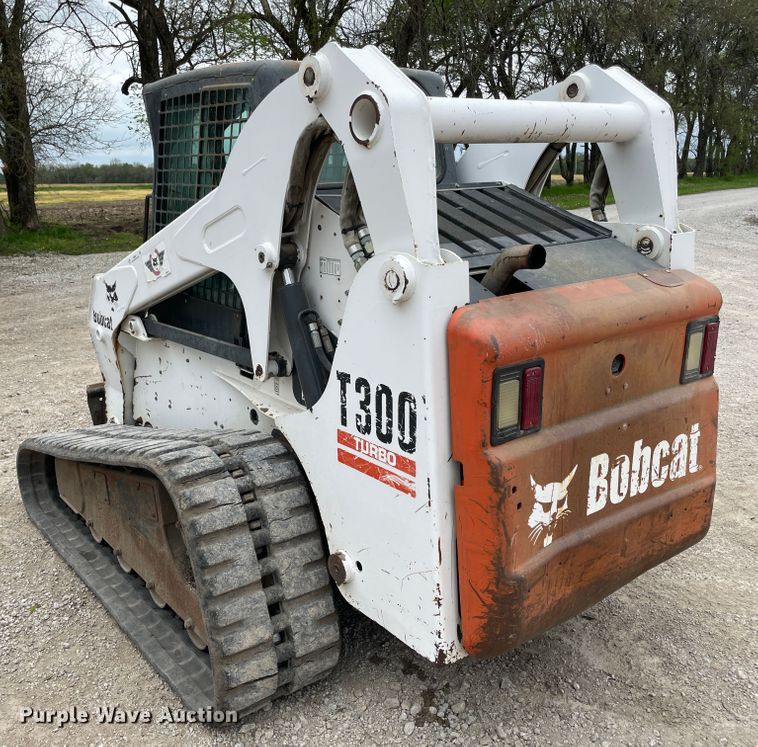 image for item IR9931 Bobcat T300  tracked skid steer loader