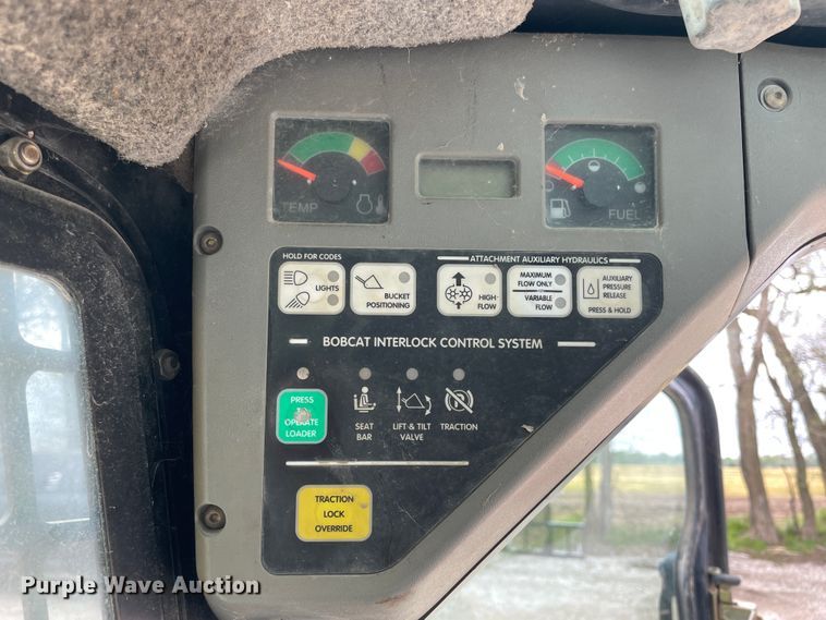 image for item IR9931 Bobcat T300  tracked skid steer loader