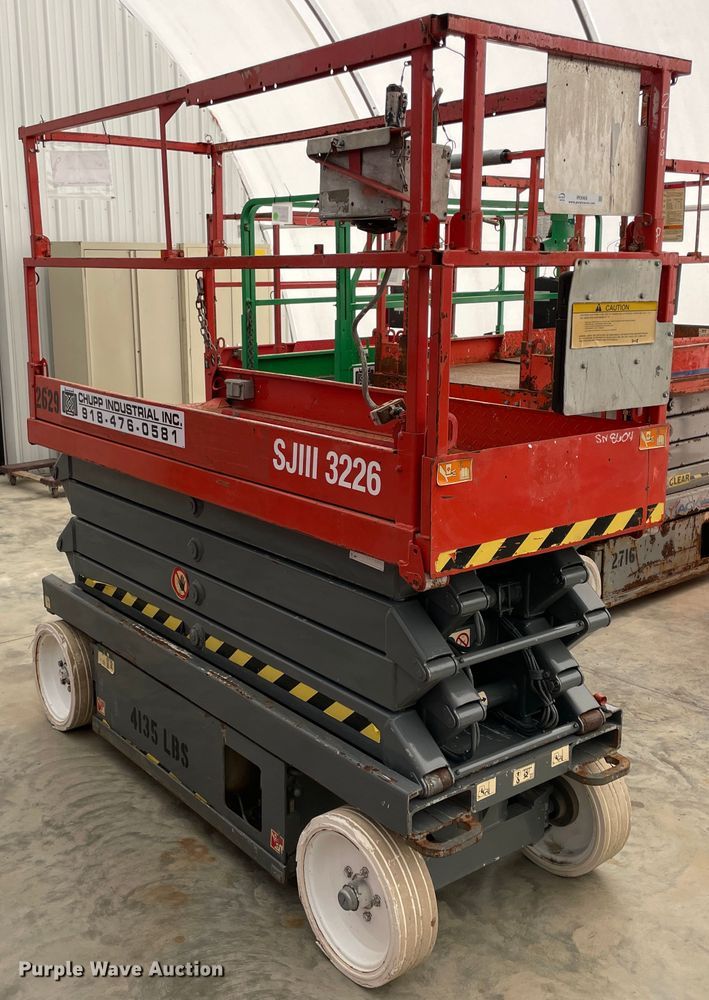 image for item IR9966 2007 Skyjack SJIII 3226  scissor lift