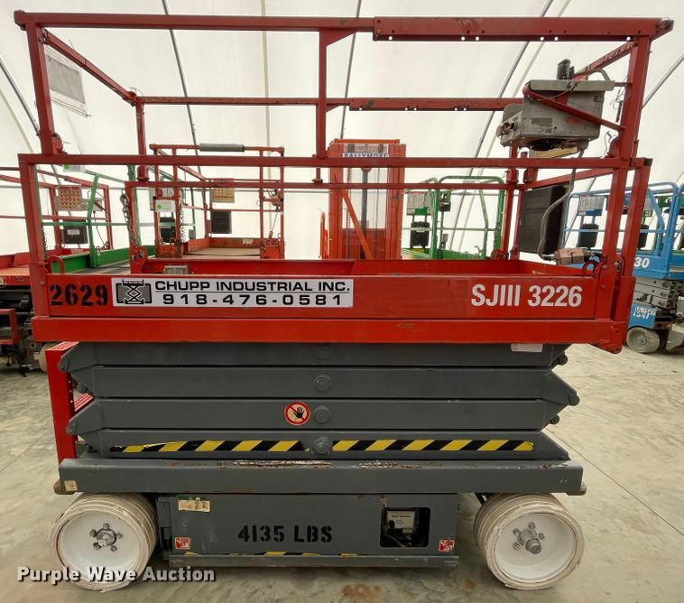 image for item IR9966 2007 Skyjack SJIII 3226  scissor lift