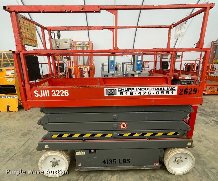 image for item IR9966 2007 Skyjack SJIII 3226  scissor lift