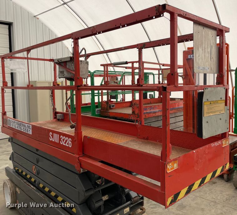 image for item IR9966 2007 Skyjack SJIII 3226  scissor lift