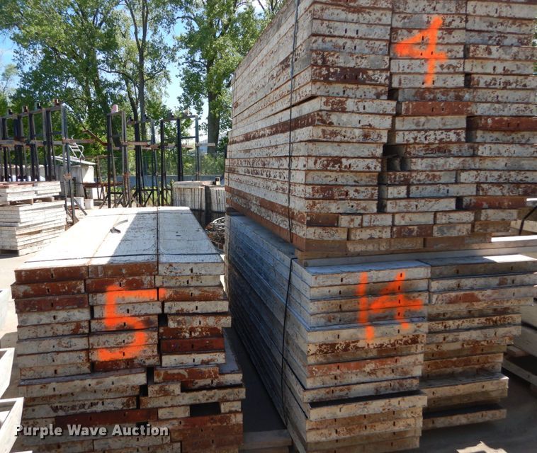 image for item IT9004 8' concrete forms