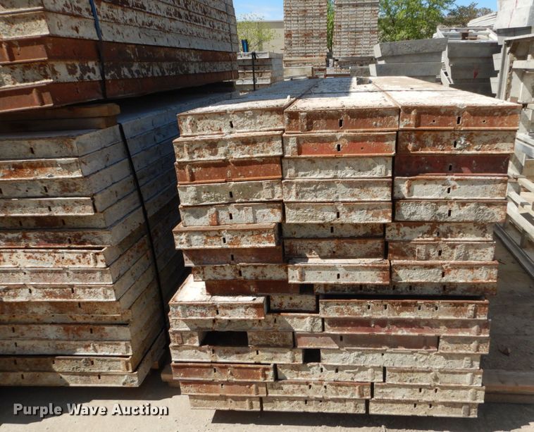 image for item IT9004 8' concrete forms