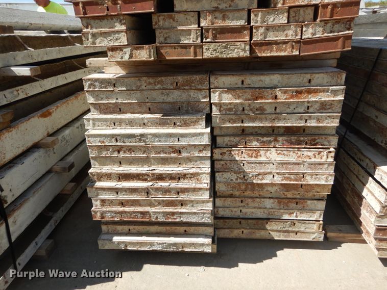 image for item IT9004 8' concrete forms