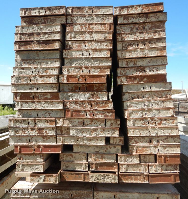 image for item IT9004 8' concrete forms