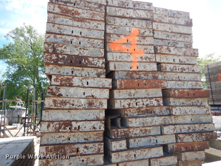 image for item IT9004 8' concrete forms