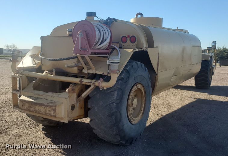 image for item IT9800 1978 Caterpillar 613B  water wagon