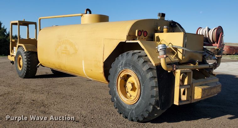 image for item IT9800 1978 Caterpillar 613B  water wagon