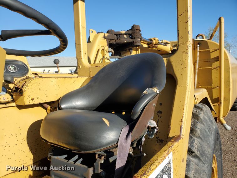 image for item IT9800 1978 Caterpillar 613B  water wagon