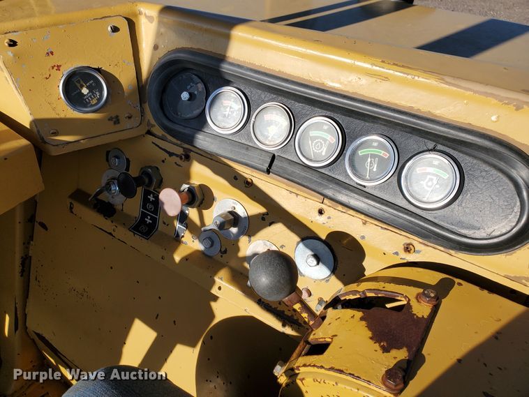 image for item IT9800 1978 Caterpillar 613B  water wagon