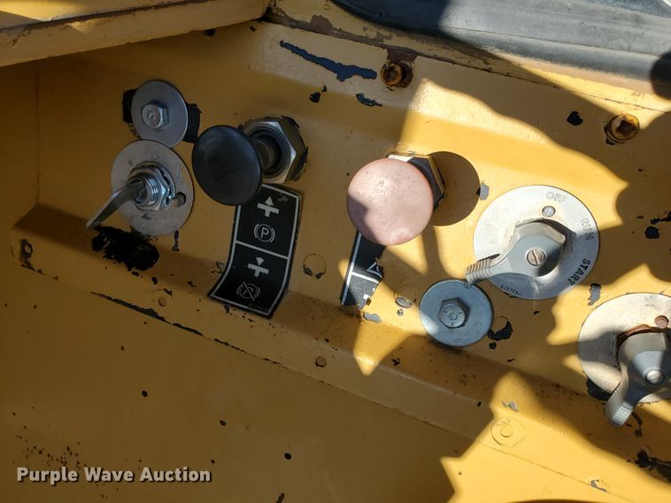 image for item IT9800 1978 Caterpillar 613B  water wagon