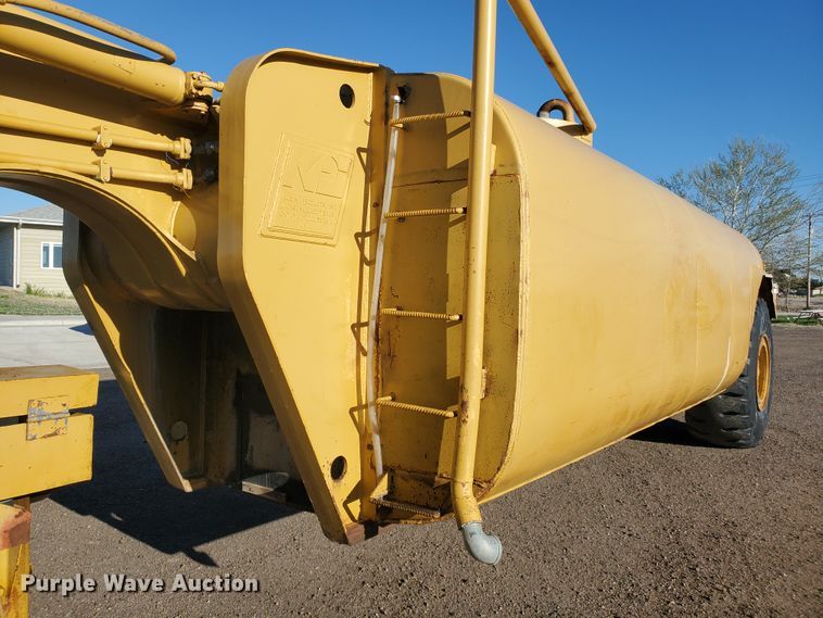 image for item IT9800 1978 Caterpillar 613B  water wagon
