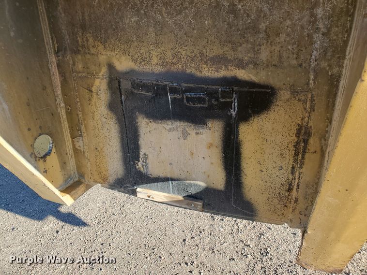 image for item IT9800 1978 Caterpillar 613B  water wagon