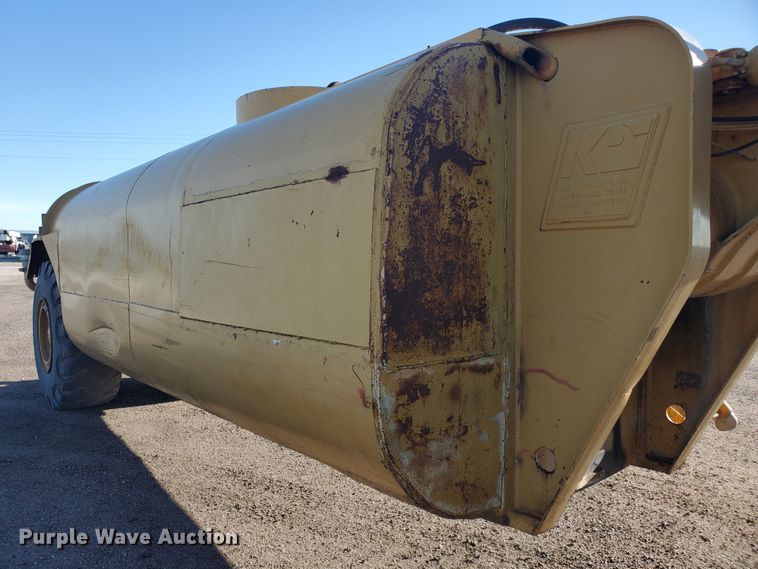 image for item IT9800 1978 Caterpillar 613B  water wagon