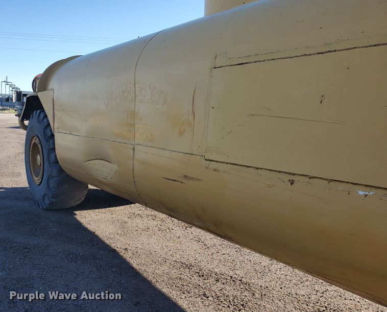 image for item IT9800 1978 Caterpillar 613B  water wagon