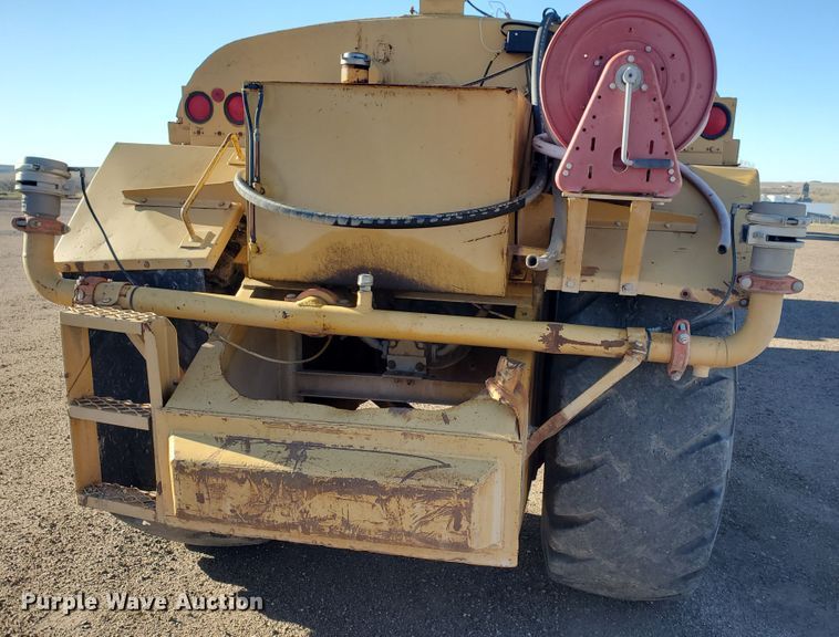 image for item IT9800 1978 Caterpillar 613B  water wagon