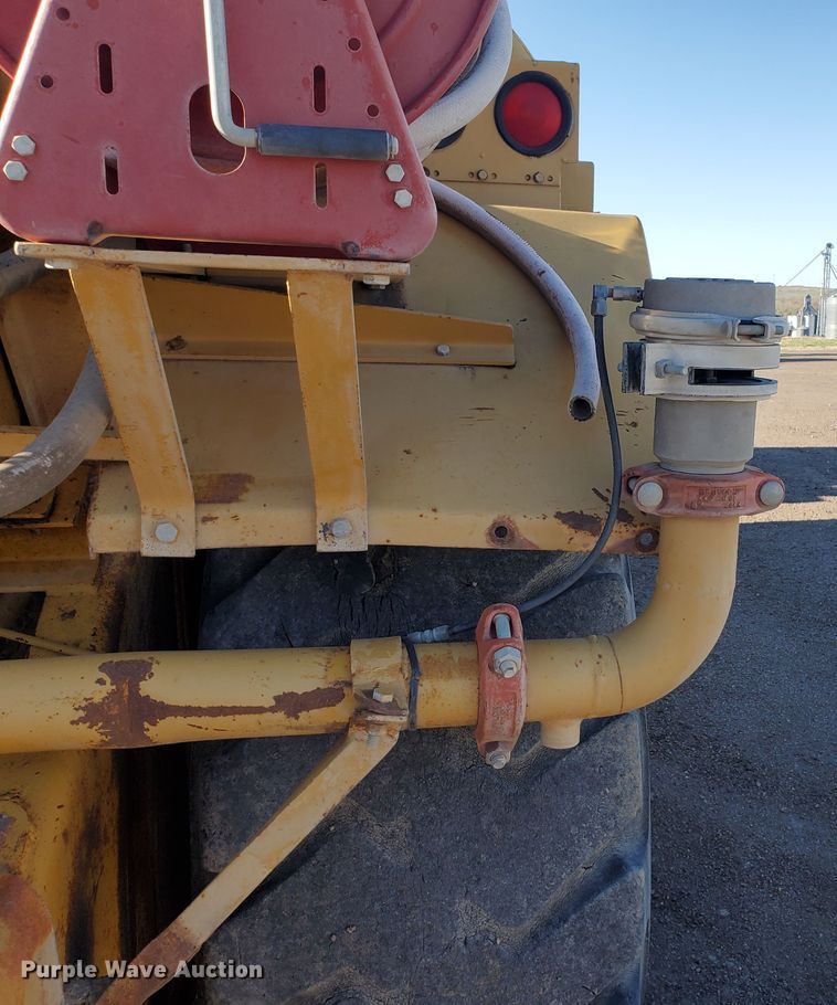 image for item IT9800 1978 Caterpillar 613B  water wagon