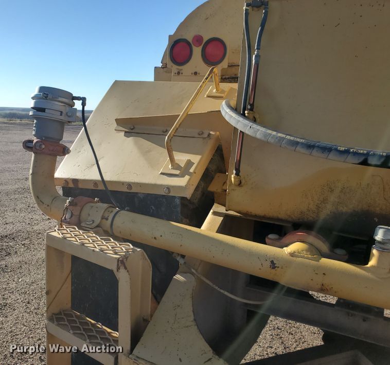 image for item IT9800 1978 Caterpillar 613B  water wagon