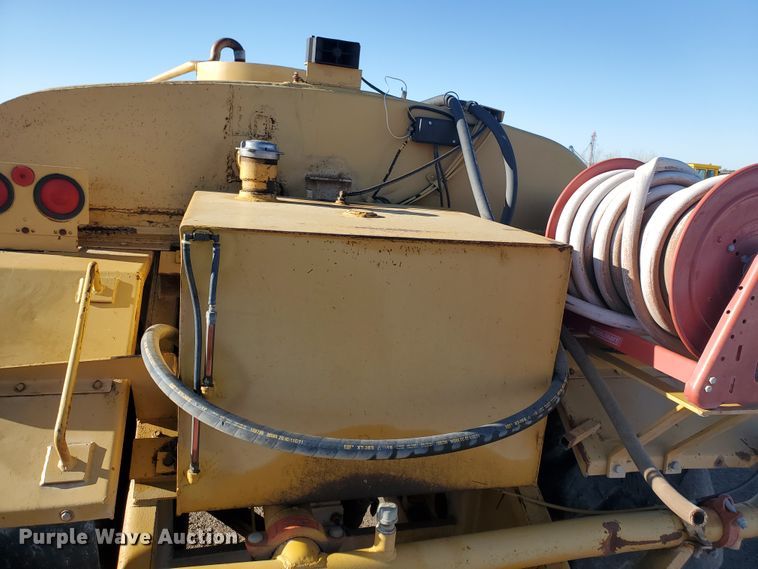 image for item IT9800 1978 Caterpillar 613B  water wagon