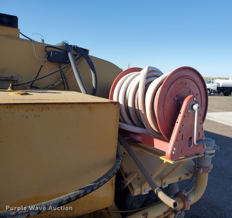 image for item IT9800 1978 Caterpillar 613B  water wagon