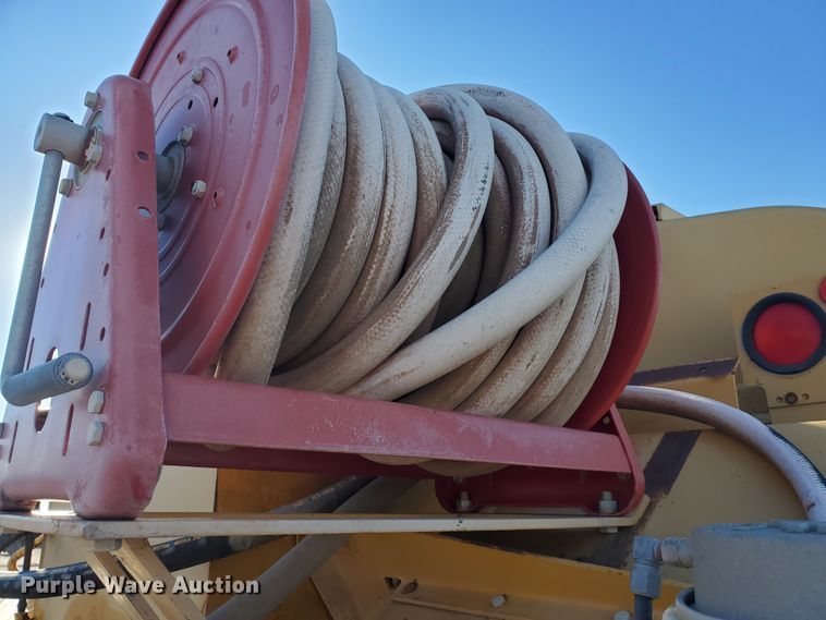 image for item IT9800 1978 Caterpillar 613B  water wagon