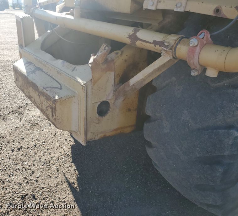 image for item IT9800 1978 Caterpillar 613B  water wagon