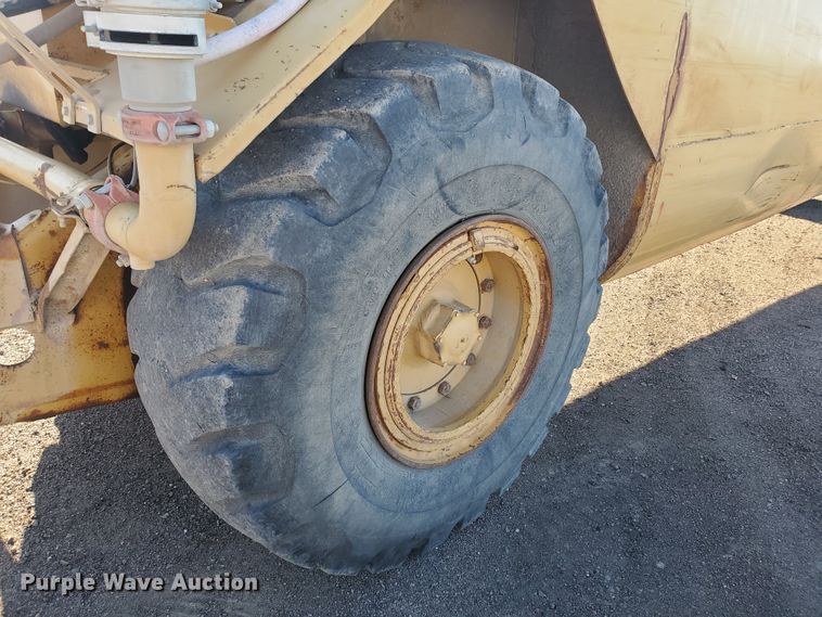 image for item IT9800 1978 Caterpillar 613B  water wagon